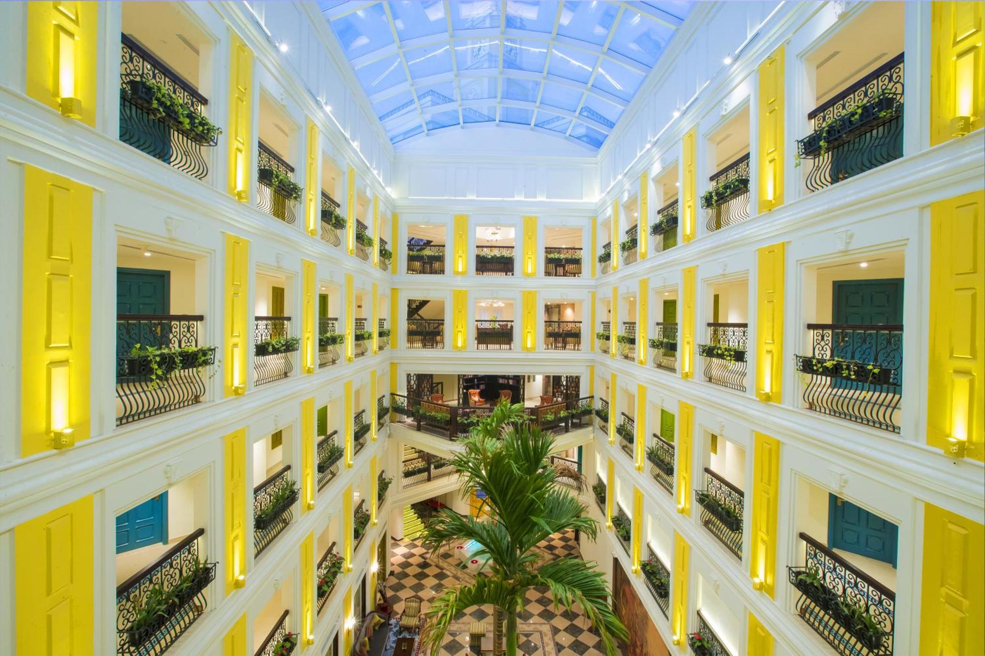 Fragrant Nature Kochi - A Five Star Classified Hotel Buitenkant foto The interior of the hotel