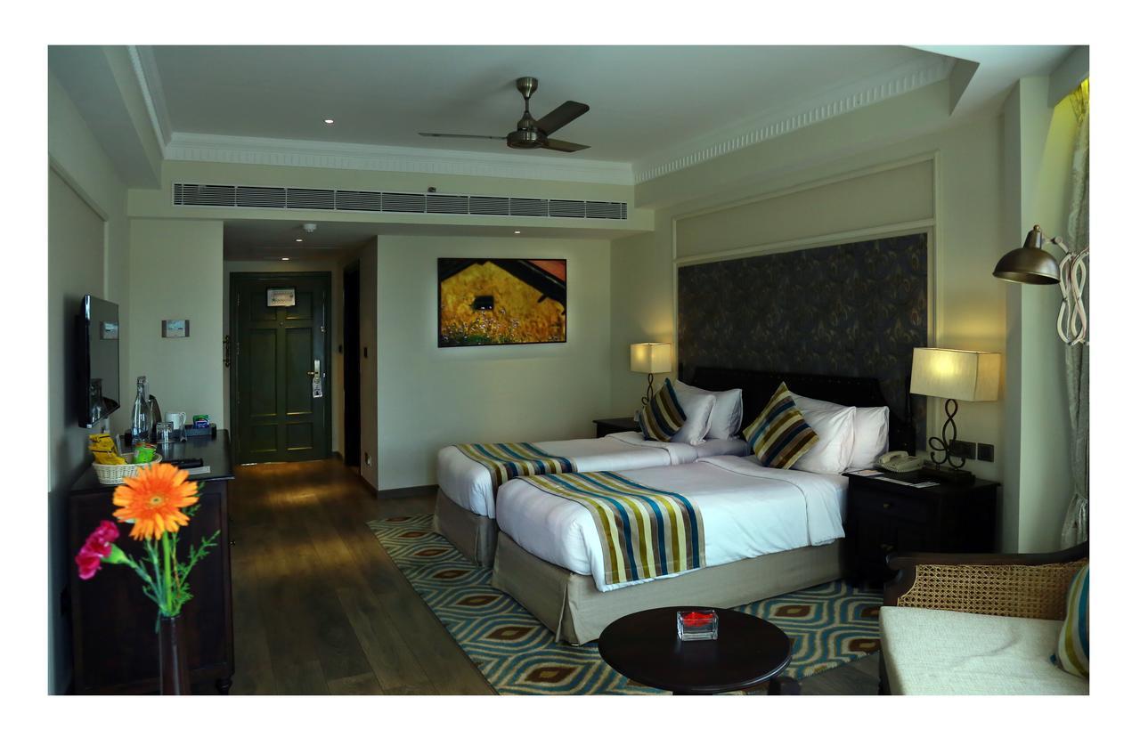 Fragrant Nature Kochi - A Five Star Classified Hotel Buitenkant foto Deluxe Room