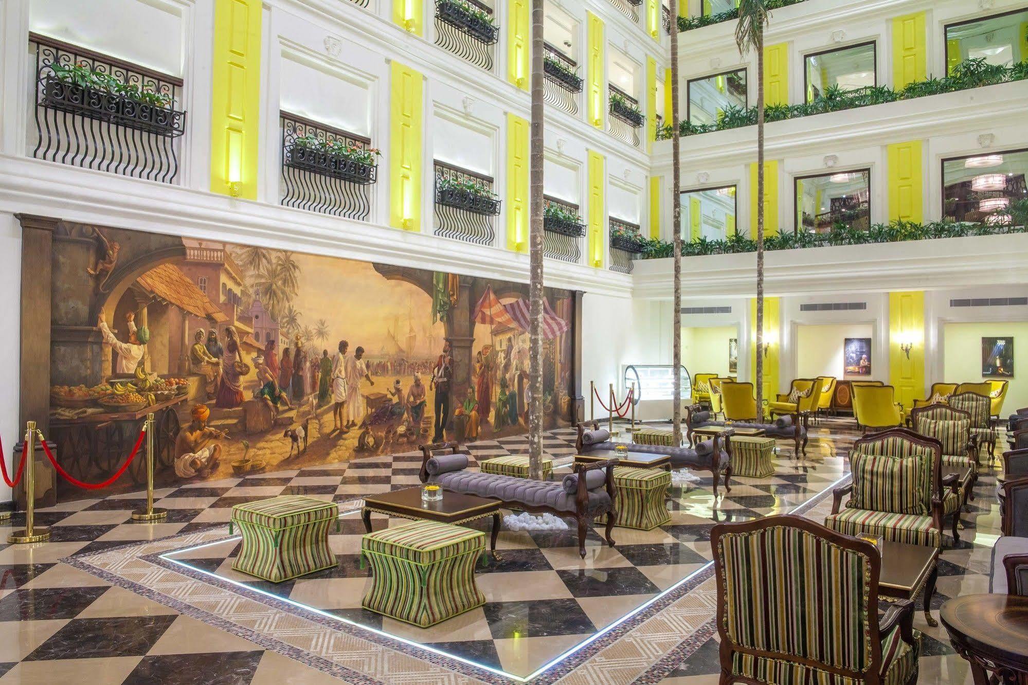 Fragrant Nature Kochi - A Five Star Classified Hotel Buitenkant foto The lobby of the hotel